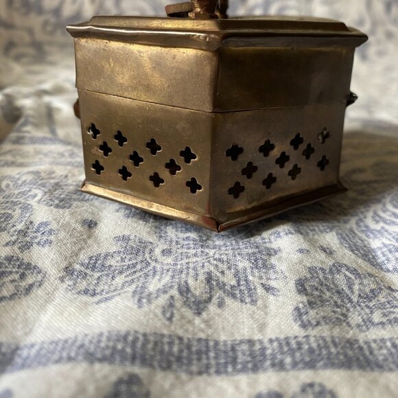 Vintage Brass Cricket Box with Cutouts Trinket matchbook case - Picture 9 of 14